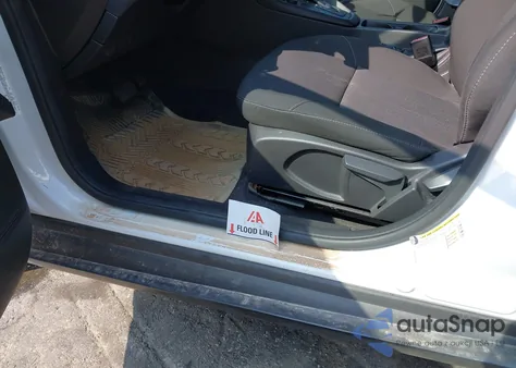 2016 Ford Focus Se z USA, uszkodzony, nr VIN 1FADP3F26GL247657